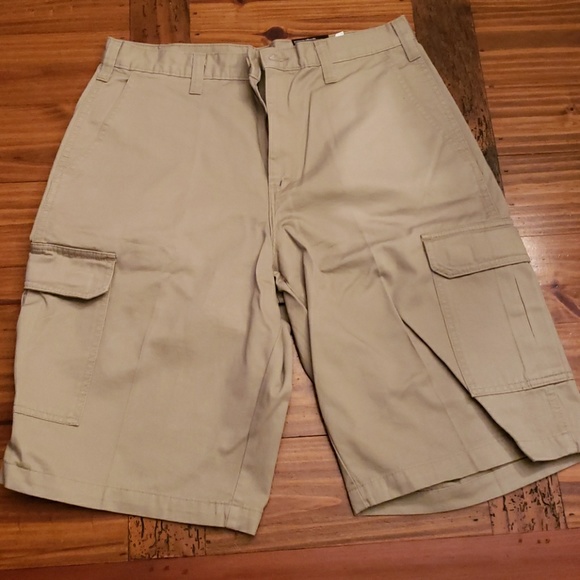 Dickies cargo shorts khaki size 32 men’s - Picture 1 of 3